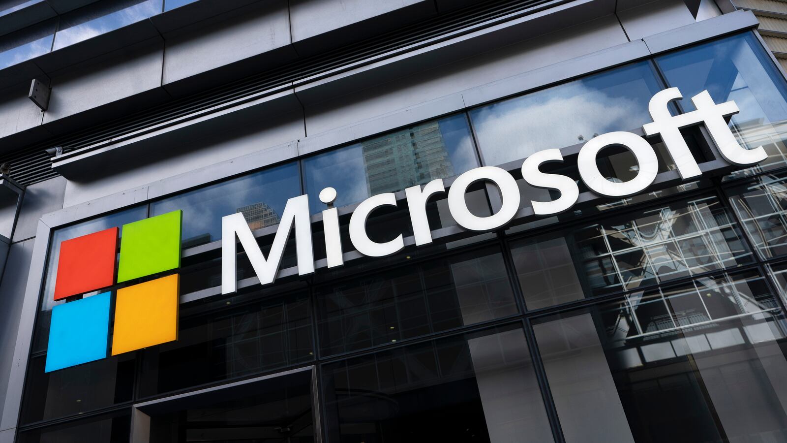 Microsoft outage reported Monday morning