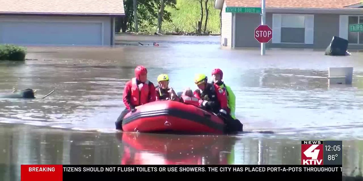 Riverside Alert Flood waters lead to evacuations in Riverside while the Big Sioux River ...
