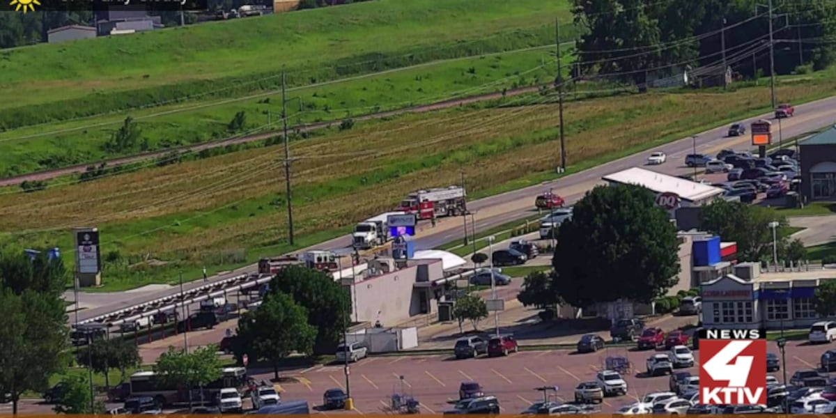 Floyd Blvd blocked in both directions after gas spill