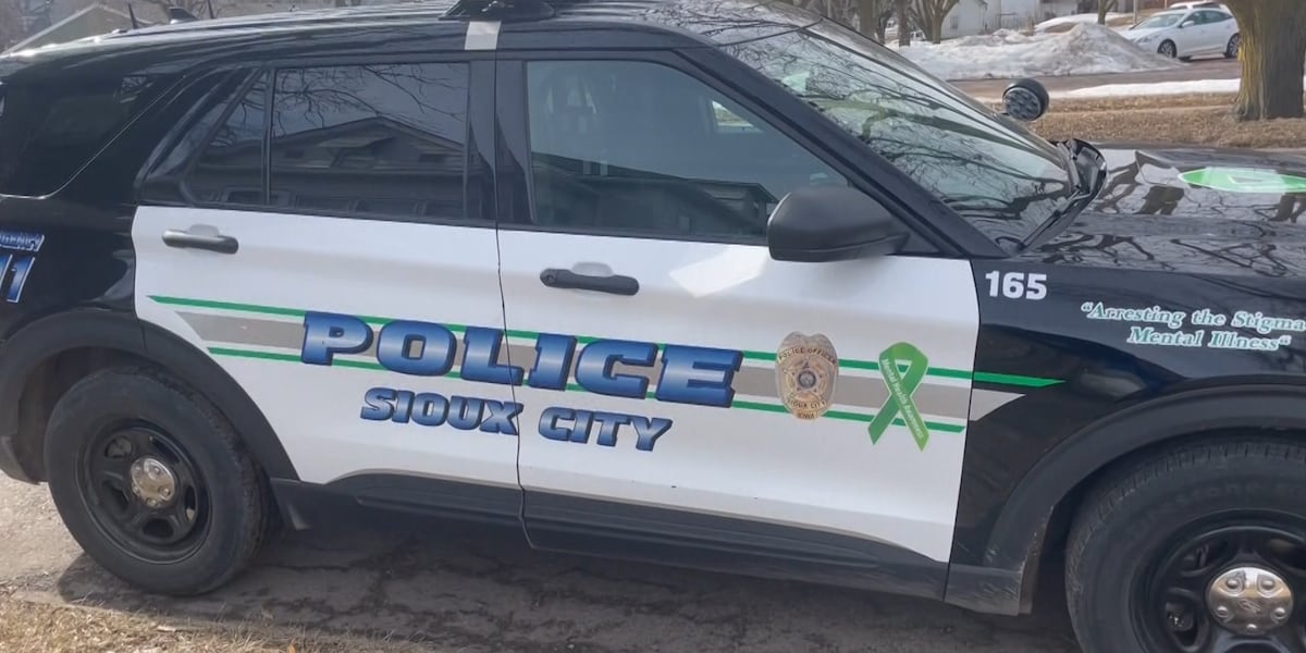 Police: Bicyclist dies after crash involving SUV in Sioux City