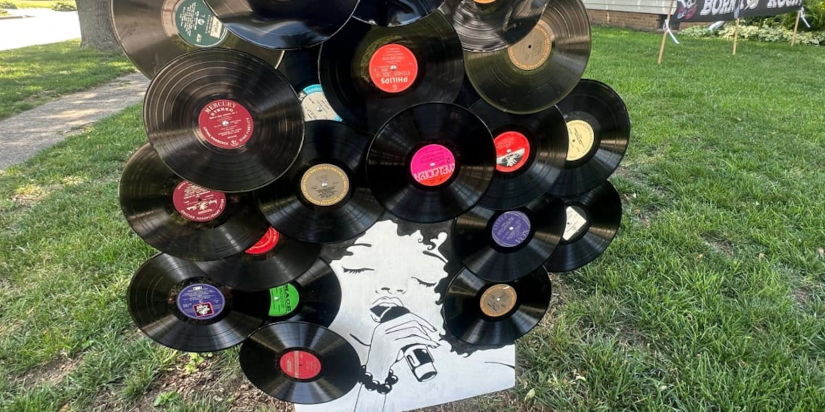 Onawa neighbors decorate for RAGBRAI's ‘Rock and Roll Out' theme