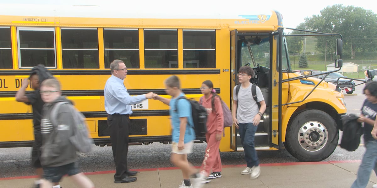 Sioux City students return to class as interim superintendent focuses on building trust