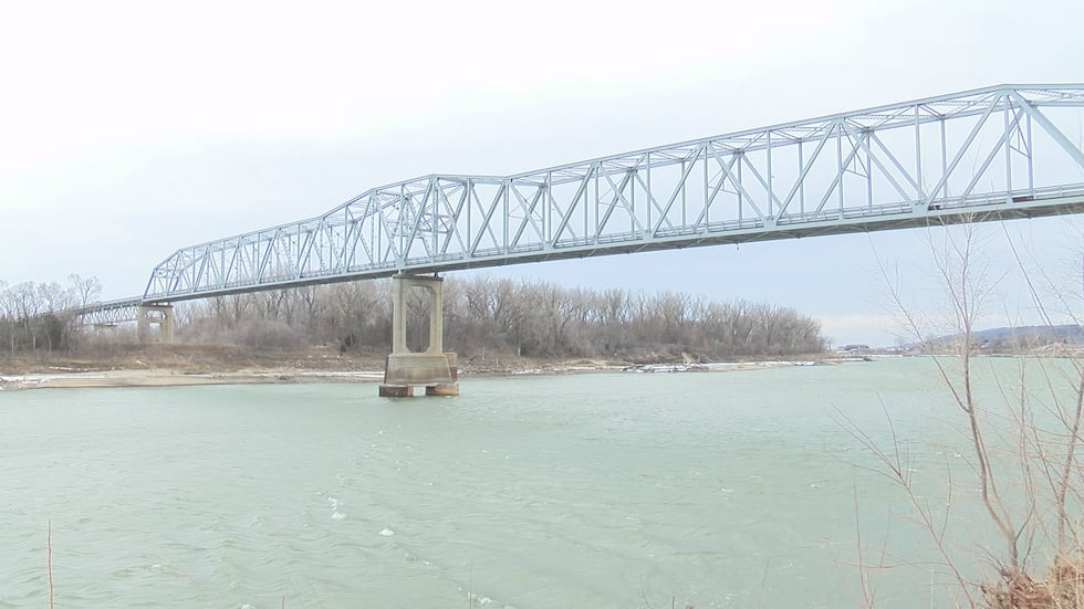 States discuss fate of 70-year-old Decatur Bridge, artery between Iowa ...