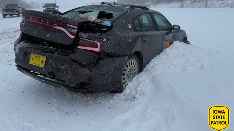 isp trooper hit while assisting motorist