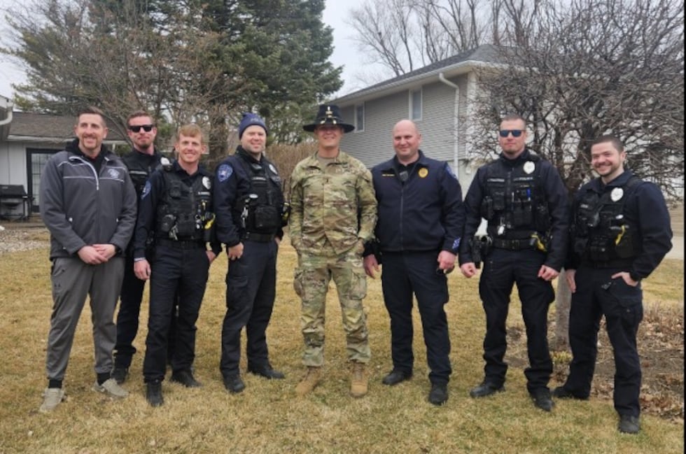 ستوان اول ایزاک هوی پس از اعزام به خاورمیانه به خانه بازگشت