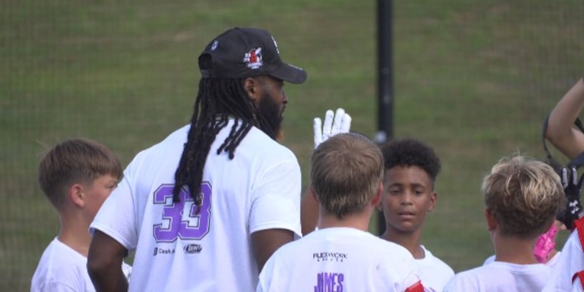Aaron Jones hosts football camp at Briar Cliff University